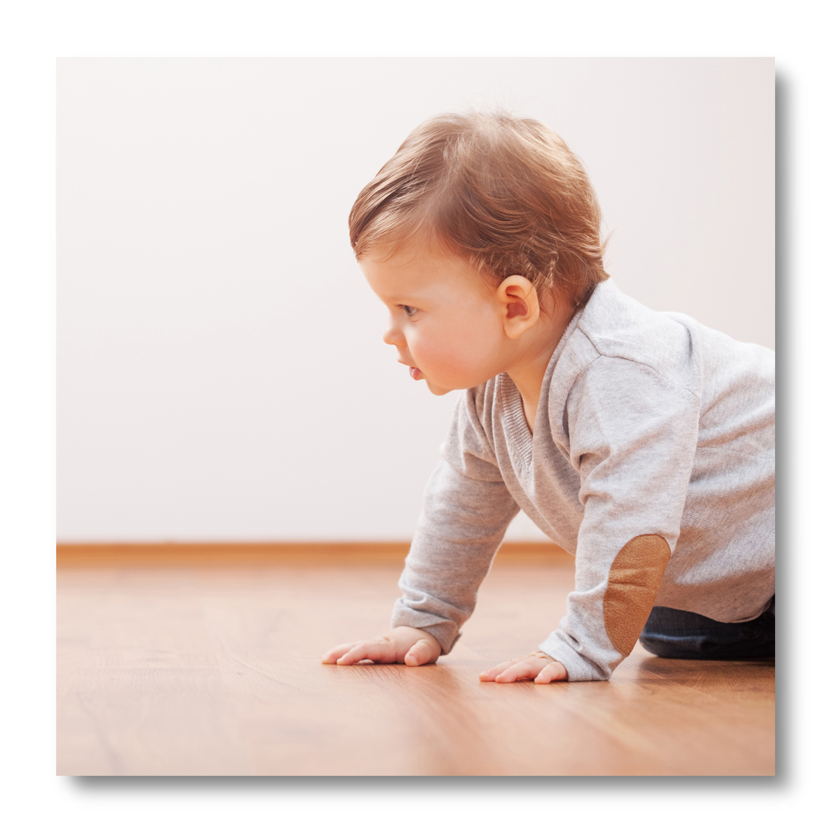 Bimbo_su_parquet_ombra