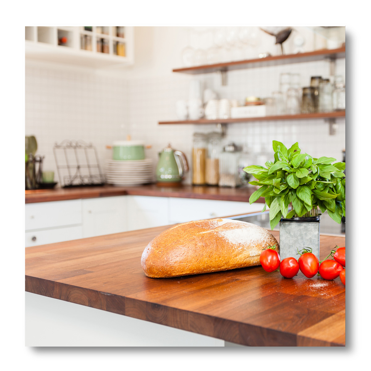 Pane_su_tavolo_ombra